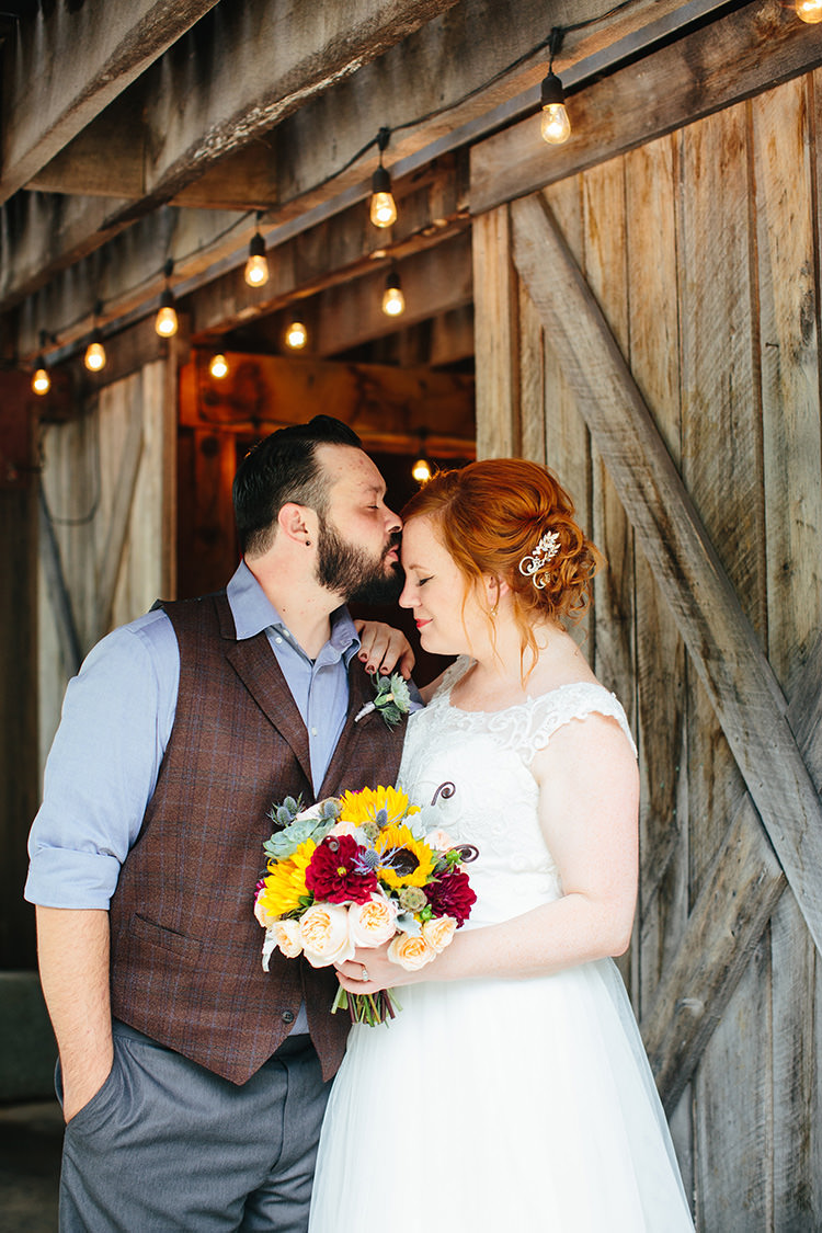 Creative Quirky Rustic Barn Wedding Tennessee http://www.alexbeephoto.com/