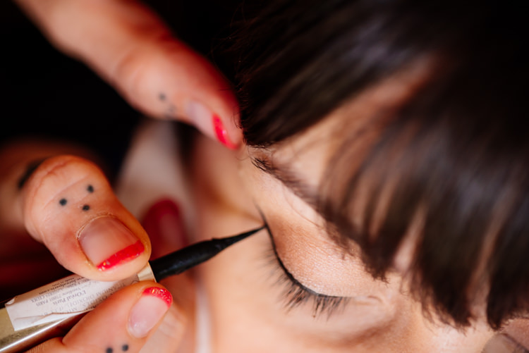 Eyeliner Bride Bridal Make Up Quirky Vintage Fun Loving Hall Wedding http://www.karolinasimankowicz.com/