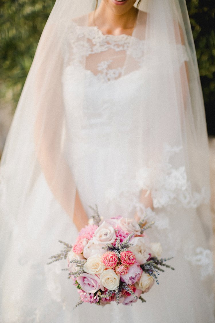 Veil Lace Bouquet Romantic Vibrant Pink Wedding Trieste http://www.emotionttl.com/en/home/