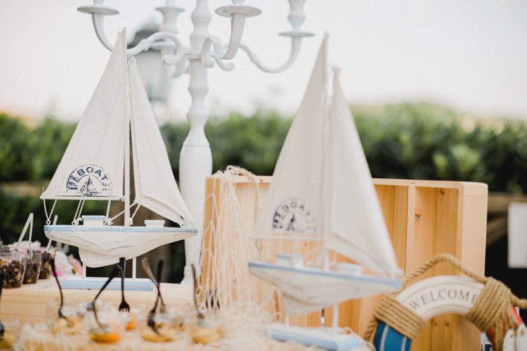 Decoration Candelabra Boats Canapes Romantic Vibrant Pink Wedding Trieste http://www.emotionttl.com/en/home/