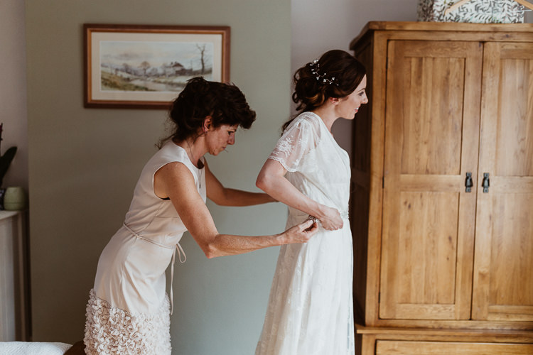 Beautifully Relaxed Outdoorsy Barn Wedding http://www.caitlinandjones.co.uk/