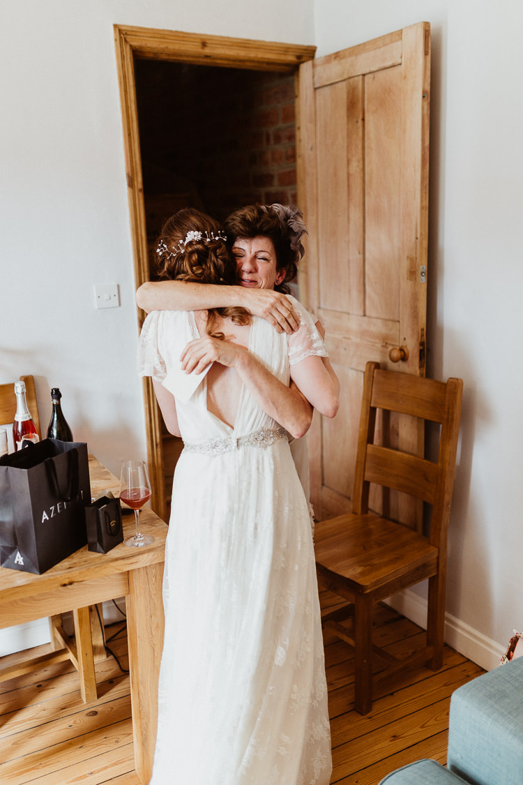 Beautifully Relaxed Outdoorsy Barn Wedding http://www.caitlinandjones.co.uk/
