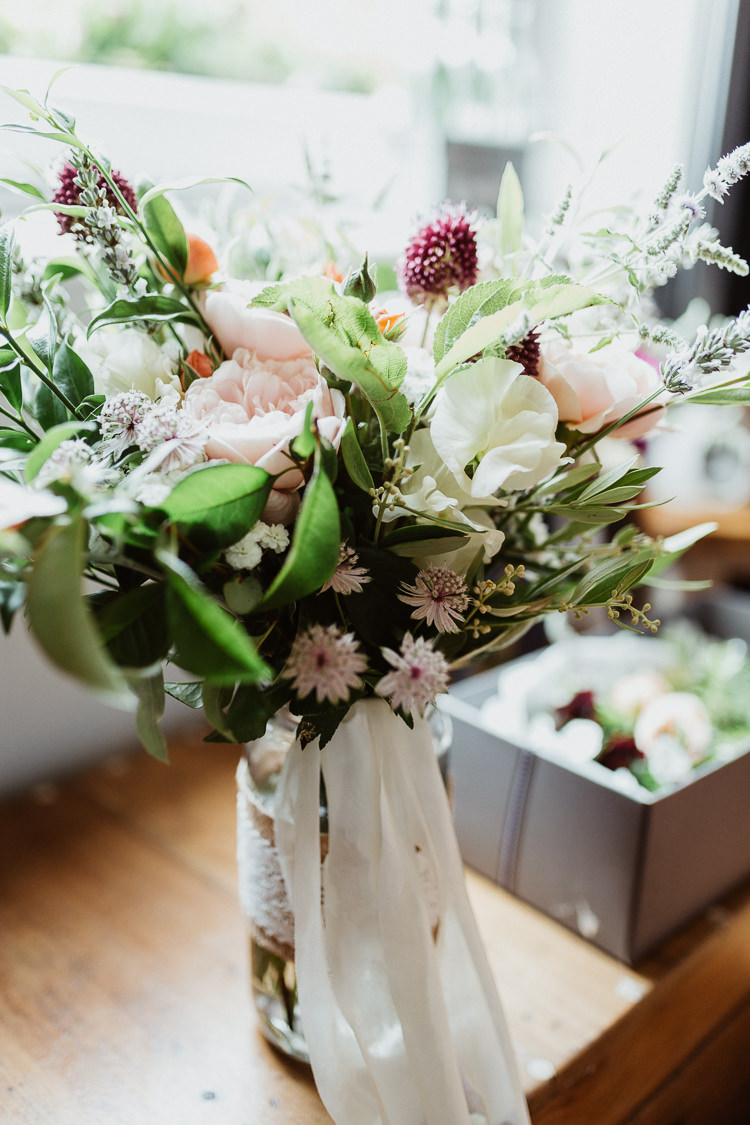 Peach Cream Bouquet Greenery Foliage Bride Bridal Rose Beautifully Relaxed Outdoorsy Barn Wedding http://www.caitlinandjones.co.uk/ 