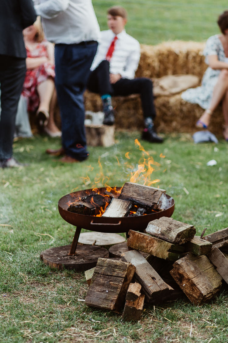 Beautifully Relaxed Outdoorsy Barn Wedding http://www.caitlinandjones.co.uk/