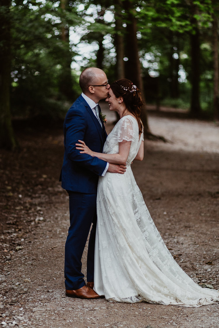 Beautifully Relaxed Outdoorsy Barn Wedding http://www.caitlinandjones.co.uk/