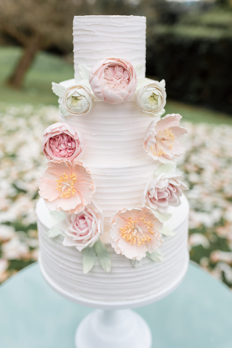 Flower Wreath Buttercream Cake Pretty Soft Country Garden Pastel Wedding Ideas https://www.ellielouphotography.co.uk/