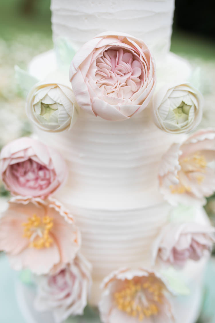 Flower Wreath Buttercream Cake Pretty Soft Country Garden Pastel Wedding Ideas https://www.ellielouphotography.co.uk/
