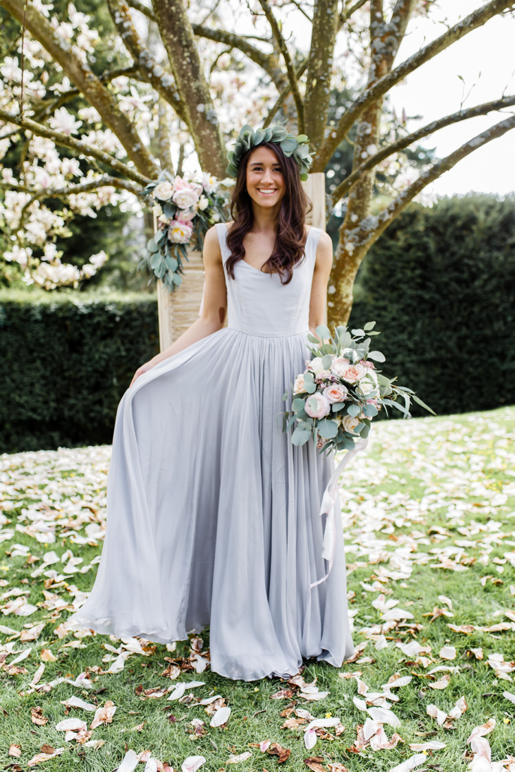 Pretty Soft Country Garden Pastel Wedding Ideas https://www.ellielouphotography.co.uk/
