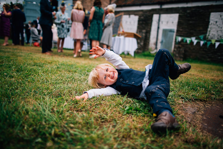 Rustic Relaxed Seasonal Floral Barn Wedding https://www.faircloughphotography.co.uk/