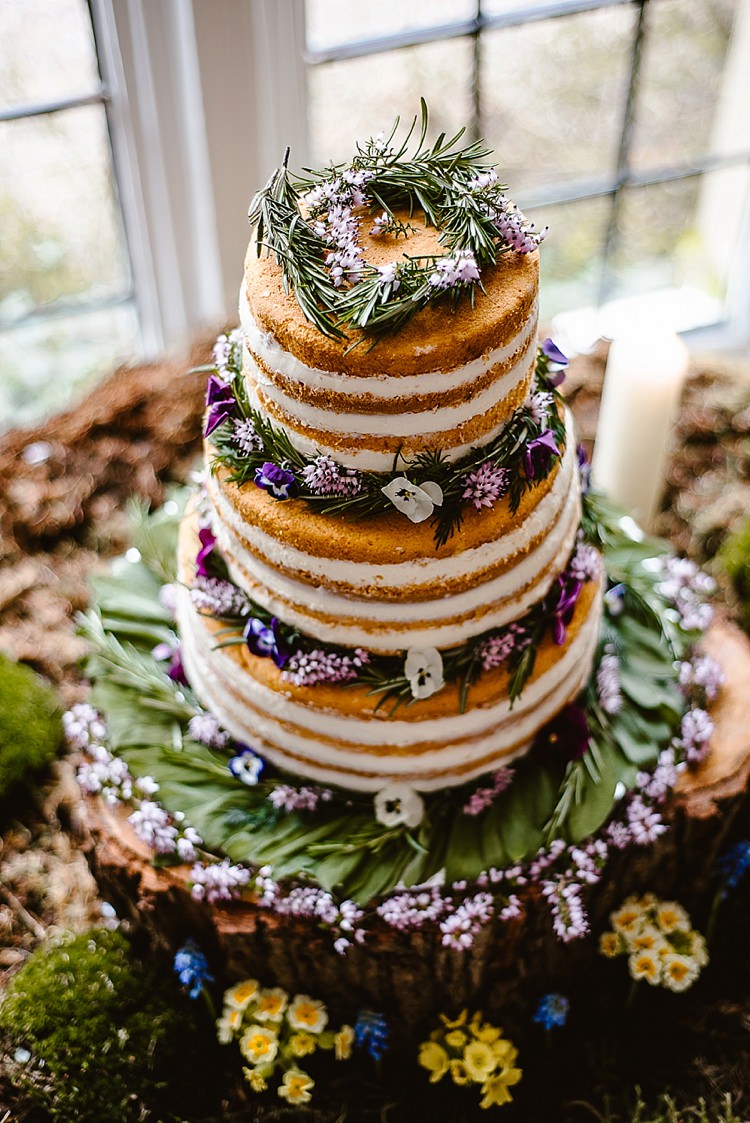 Naked Cake Layer Flowers Log Stand Rustic Bare Beautiful Countryside Wedding Ideas Inspiration http://www.georginabrewster.com/