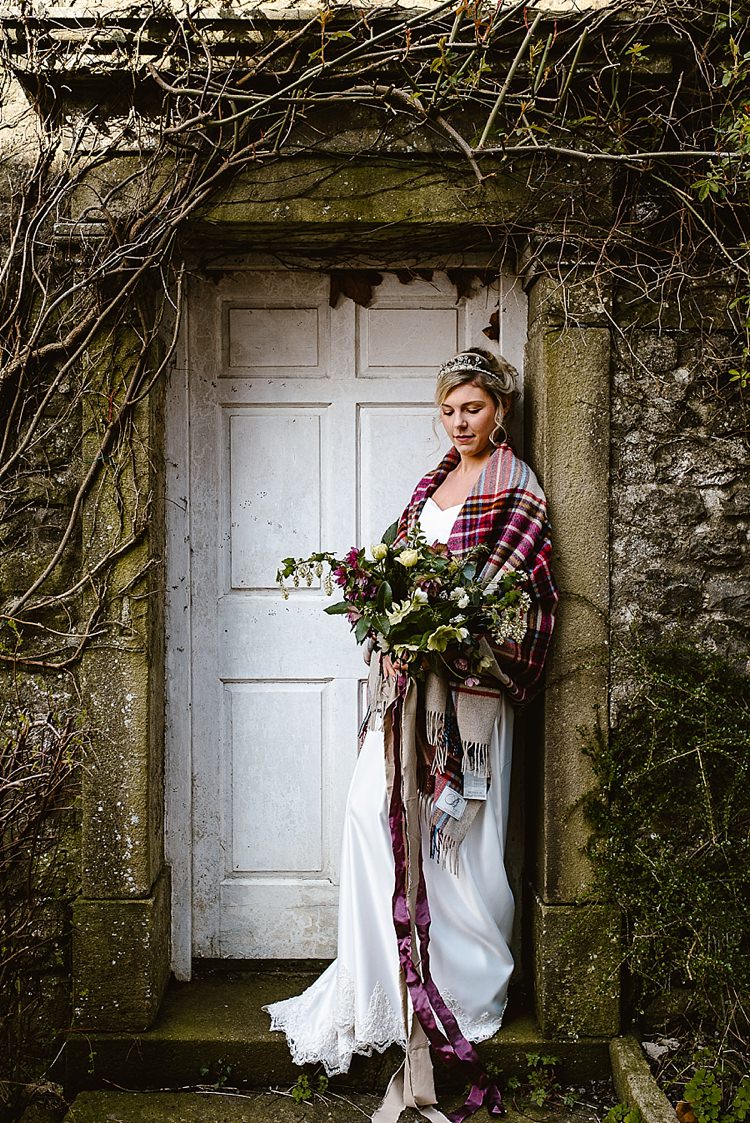 Shawl Blanket Bride Bridal Beautiful Countryside Wedding Ideas Inspiration http://www.georginabrewster.com/
