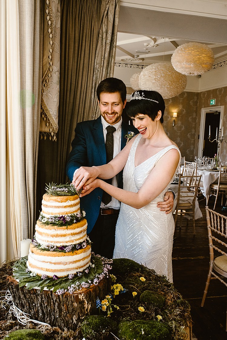 Naked Cake Layer Flowers Log Stand Rustic Bare Beautiful Countryside Wedding Ideas Inspiration http://www.georginabrewster.com/