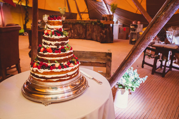 Naked Cake Sponge Rustic Homemade Country Tipi Wedding http://www.pottersinstinctphotography.co.uk/