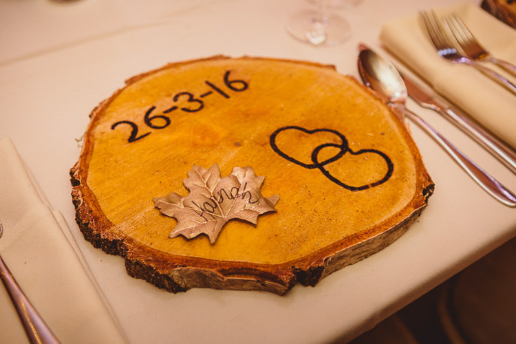 Log Slice Place Mats Rustic Homemade Country Tipi Wedding http://www.pottersinstinctphotography.co.uk/