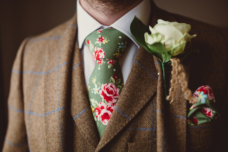 Floral Tie Rose Buttonhole Groom Tweed Brown Suit Rustic Homemade Country Tipi Wedding http://www.pottersinstinctphotography.co.uk/
