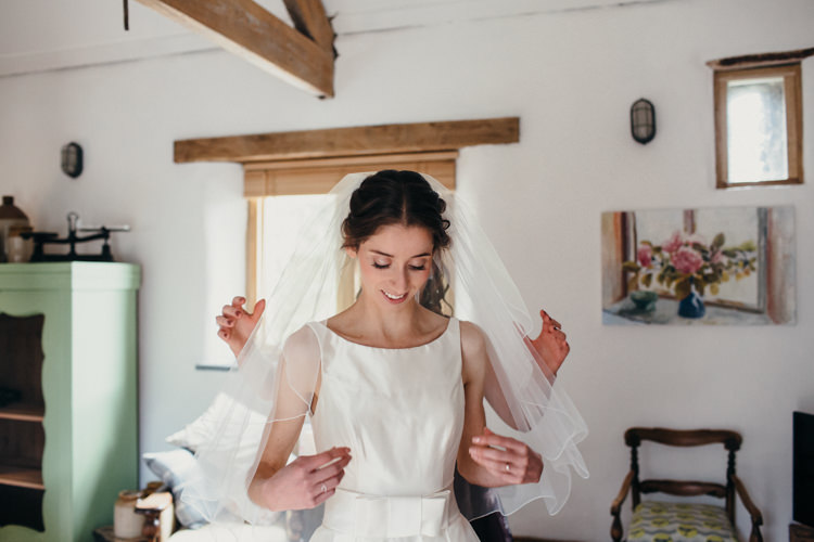 Short Veil Bride Bridal Minimal Botanical Copper Greenery Wedding http://www.frecklephotography.co.uk/