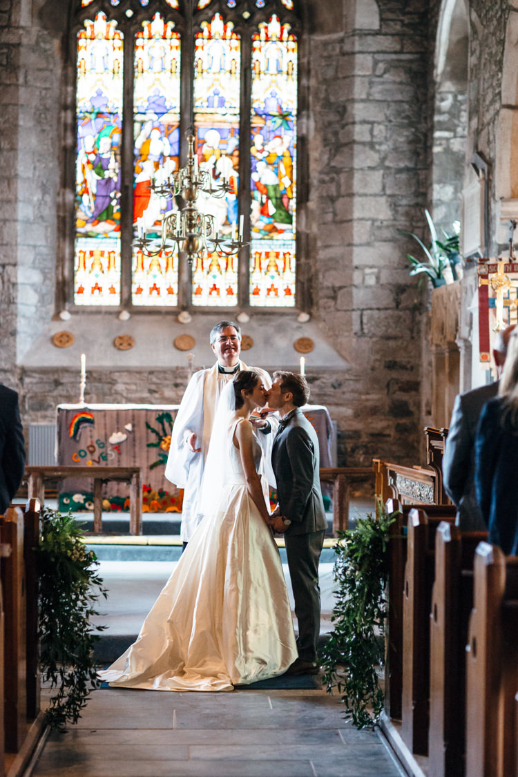 Minimal Botanical Copper Greenery Wedding http://www.frecklephotography.co.uk/