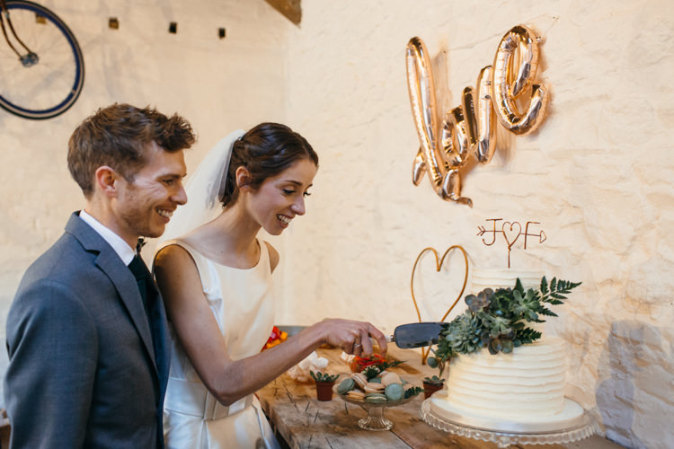 Minimal Botanical Copper Greenery Wedding http://www.frecklephotography.co.uk/