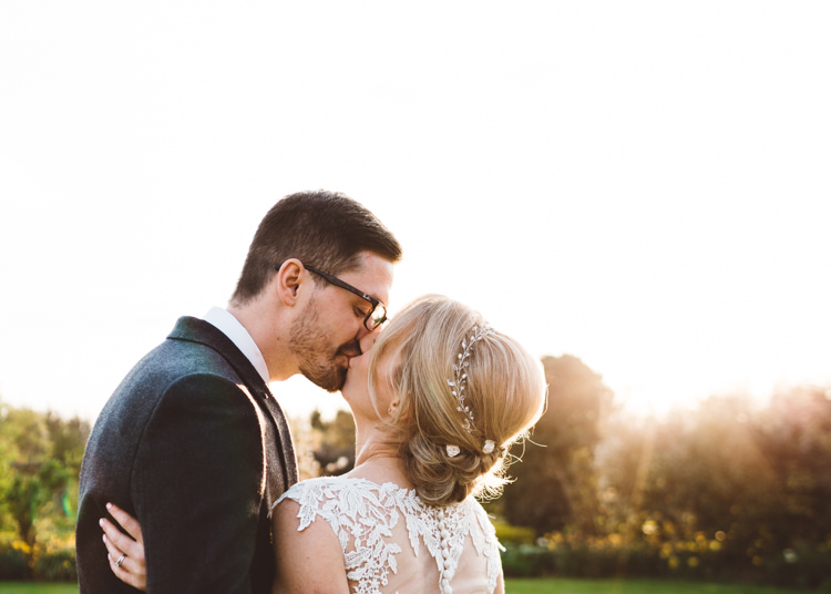 Elegant Unique Pale Pink Tipi Wedding http://holliecarlinphotography.com/