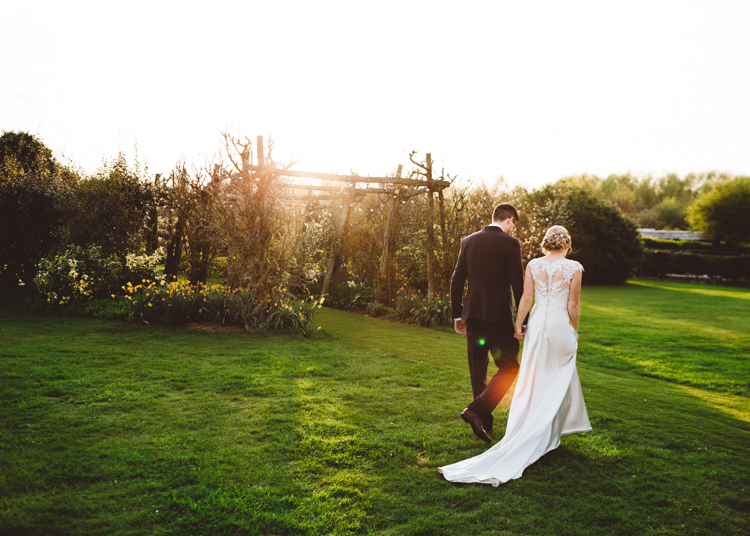 Elegant Unique Pale Pink Tipi Wedding http://holliecarlinphotography.com/