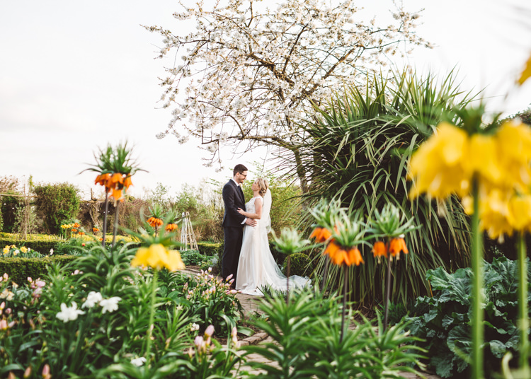 Elegant Unique Pale Pink Tipi Wedding http://holliecarlinphotography.com/