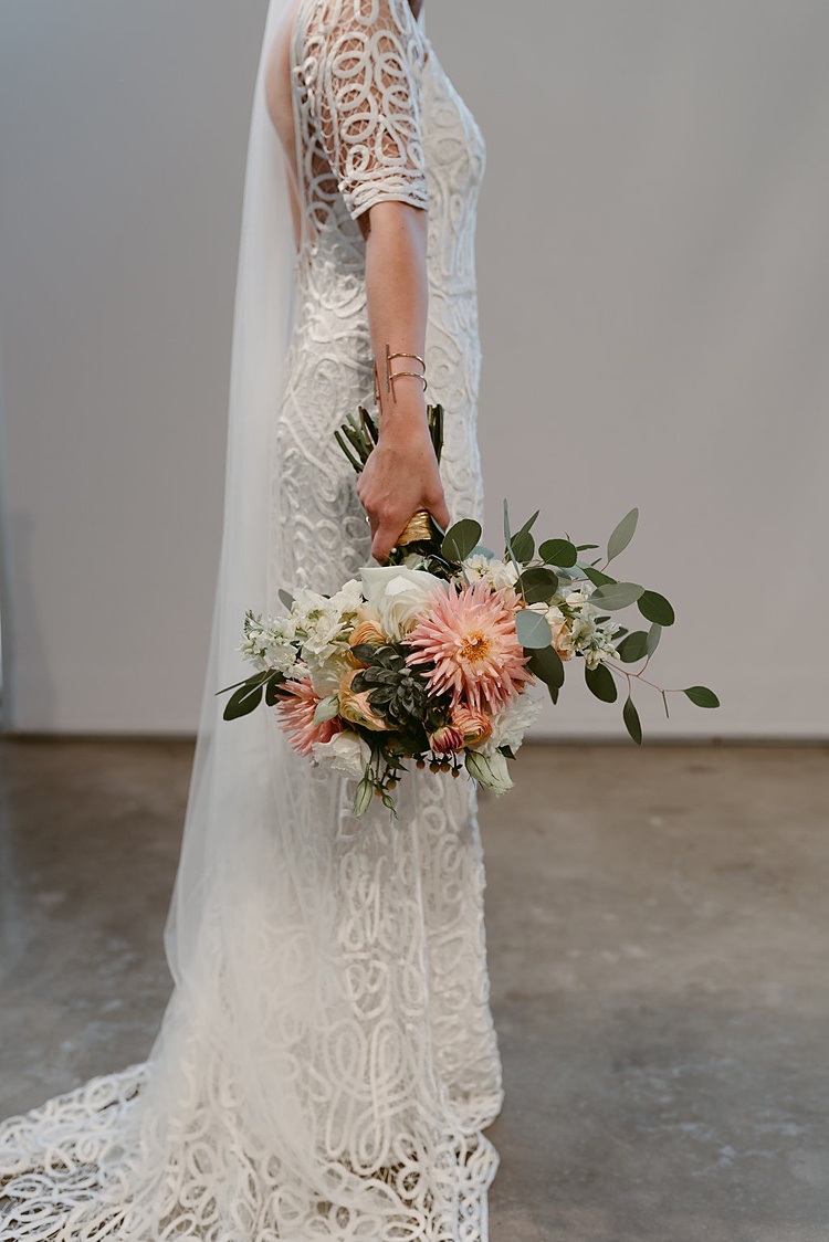 Dahlia Ranunculus Flowers Bouquet Bride Bridal Peach Cream Hip Art Gallery Wedding Colorado http://www.lisarundallphotography.com/