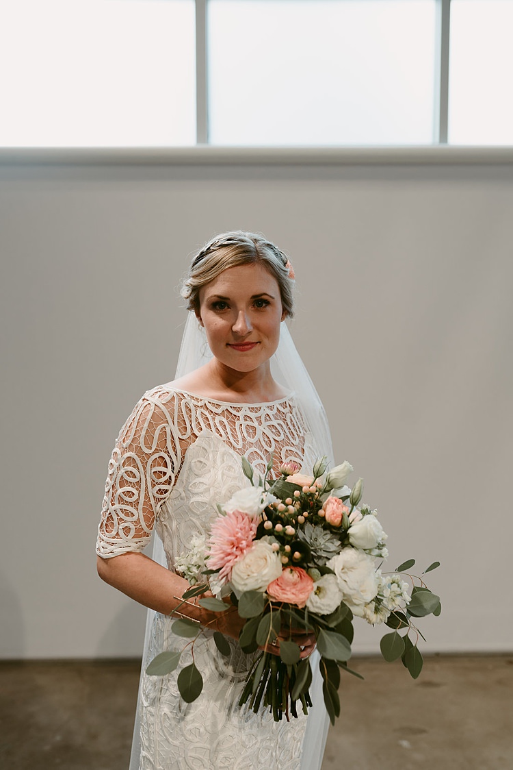 Dahlia Ranunculus Flowers Bouquet Bride Bridal Peach Cream Hip Art Gallery Wedding Colorado http://www.lisarundallphotography.com/