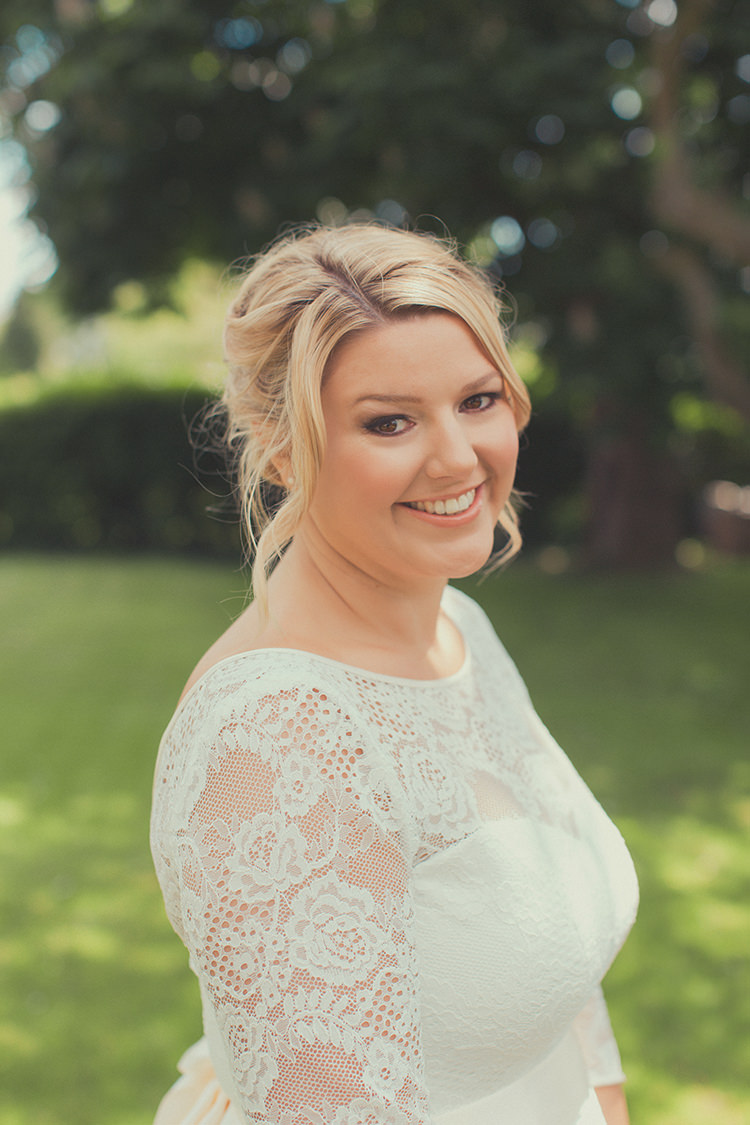 Bride Bridal Make Up Pretty Natural Whimsical Countryside Yurt Wedding http://jamesgreenphotographer.co.uk/