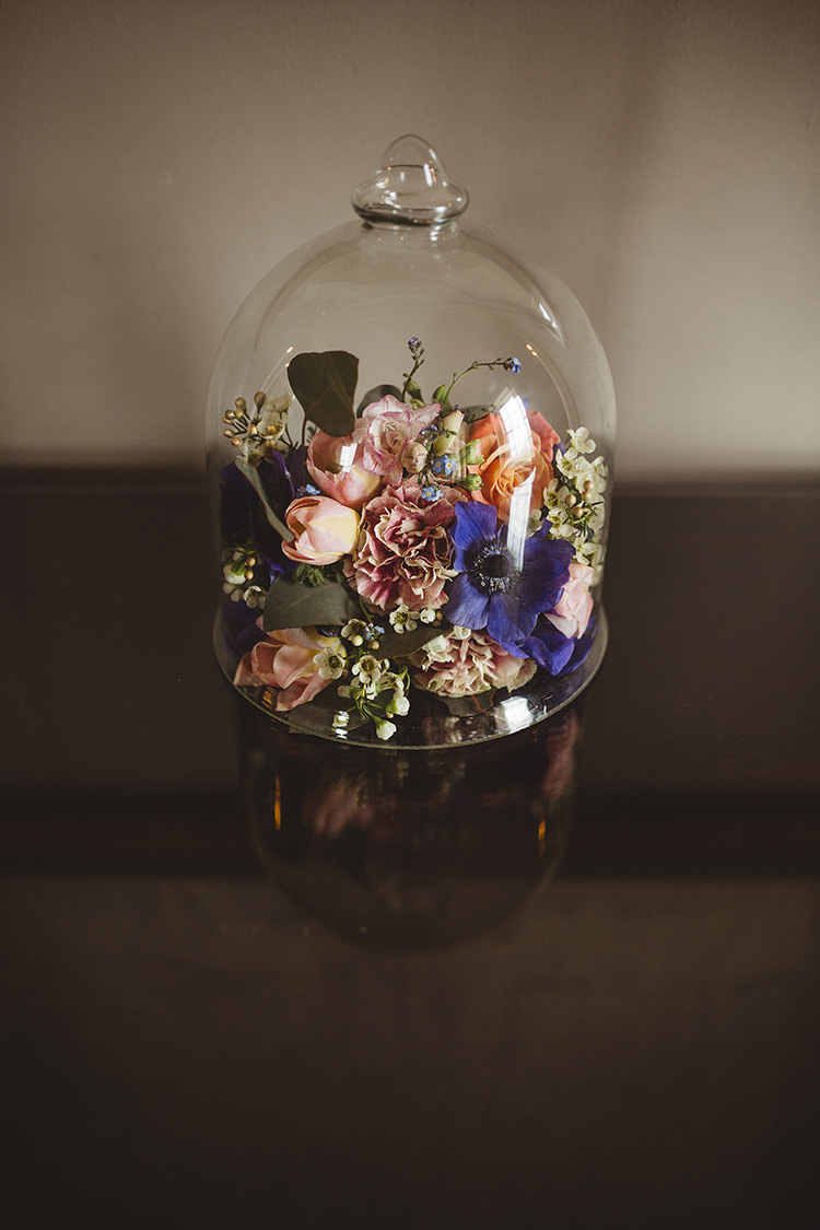 Bell Jar Flowers Peach Pink Blue Dutch Masters Wedding Inspiration https://www.kindredphotography.co.uk/