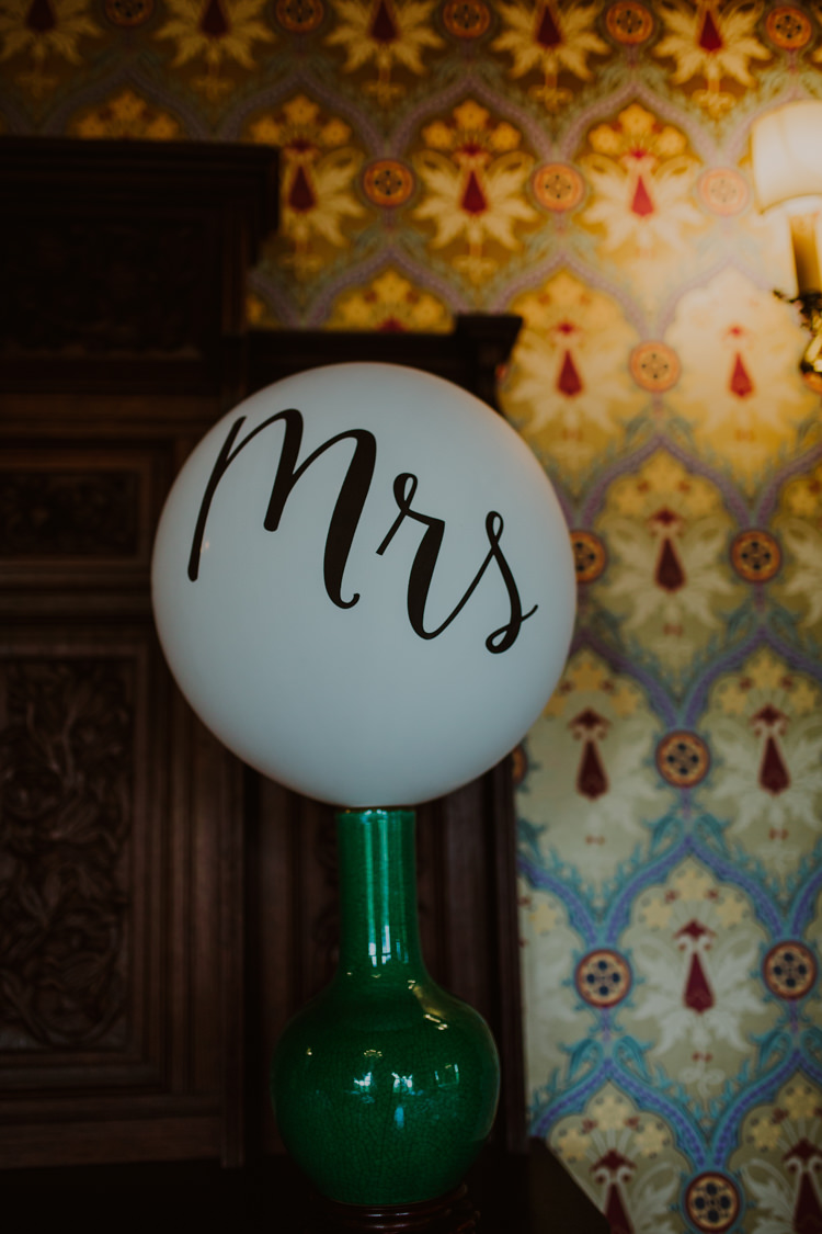 Mrs Balloon Modern Calligraphy 1920s Speakeasy Country House Glamour Wedding https://www.bearscollective.com/