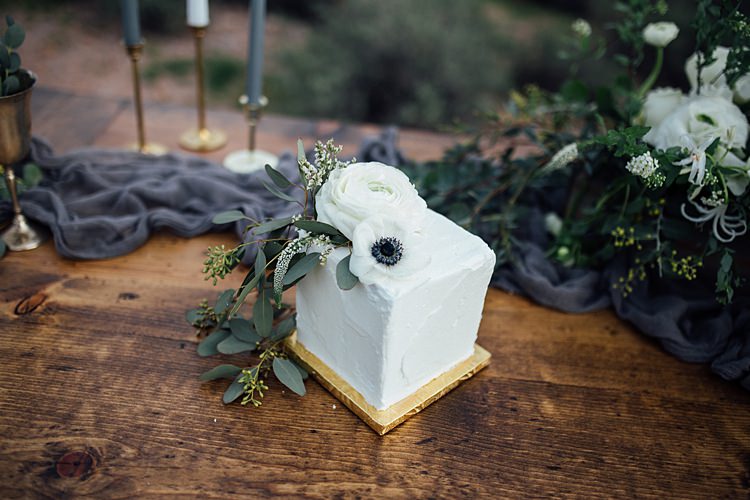 Miniature Cake Romantic Desert Elopement Ideas http://beginningandendphoto.com/