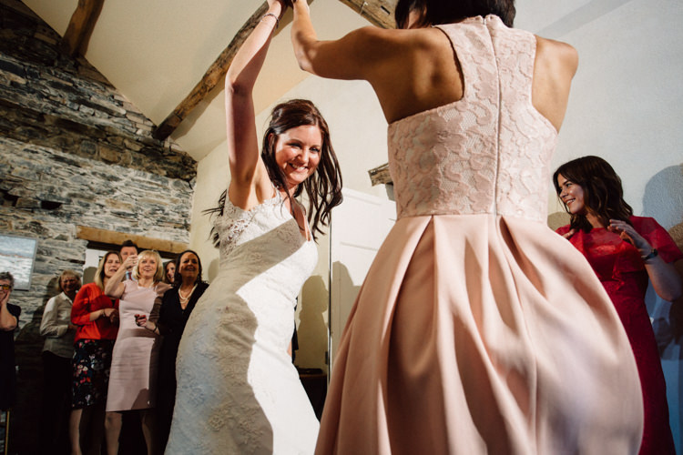 Delightfully Stylish Spring Wedding in the Lake District http://jamiedunnphotography.com/