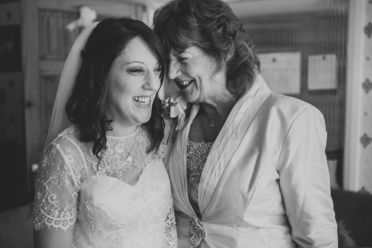 Rustic Charm Contemporary Pastel Barn Wedding http://www.bloomweddings.co.uk/
