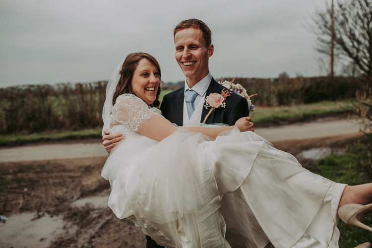 Rustic Charm Contemporary Pastel Barn Wedding http://www.bloomweddings.co.uk/