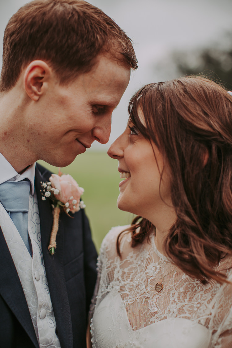 Rustic Charm Contemporary Pastel Barn Wedding http://www.bloomweddings.co.uk/