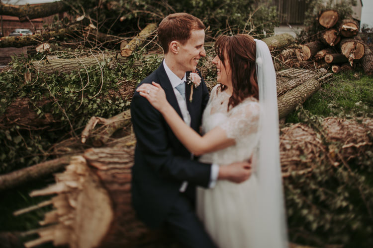 Rustic Charm Contemporary Pastel Barn Wedding http://www.bloomweddings.co.uk/