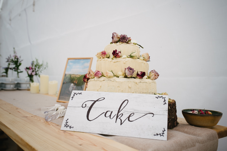 Cake Table Wood Slice Roses Sign Frosting Rustic DIY Wedding at Home in the Peak District http://www.peakography.co.uk/