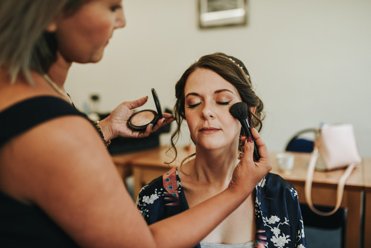 Make Up Bride Bridal Eye Shadow Crafty Fun Budget Friendly Wedding https://www.pearbearphotography.com/