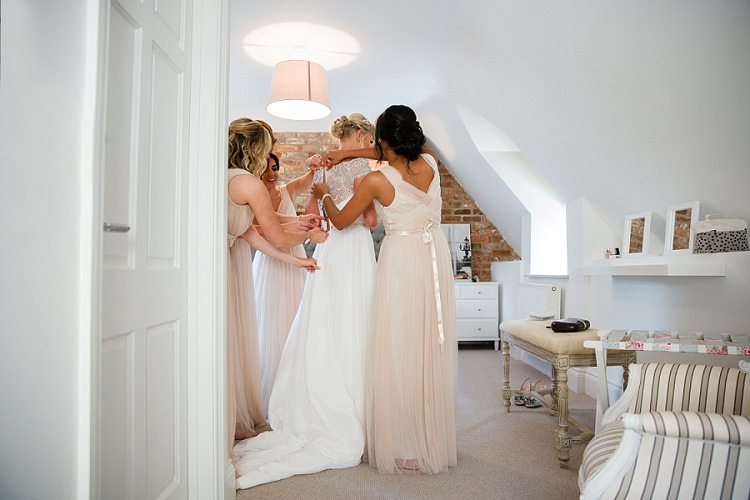Graceful Walled Garden Wedding http://helenkingphotography.co.uk/