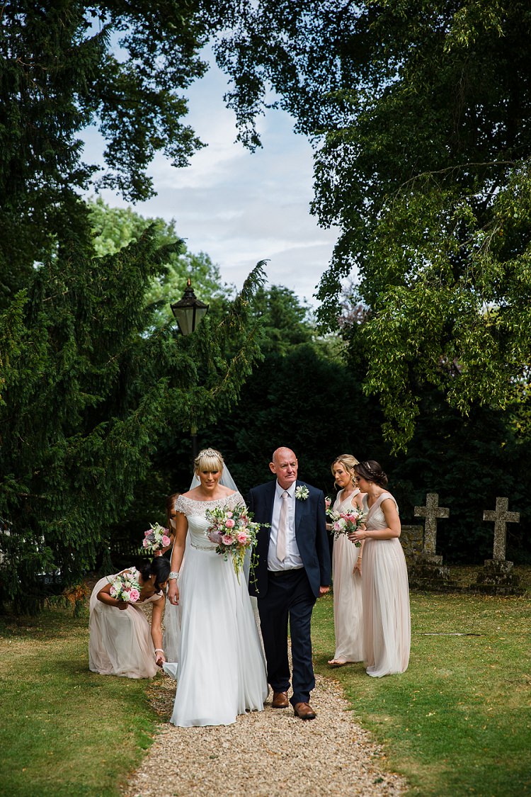 Graceful Walled Garden Wedding http://helenkingphotography.co.uk/
