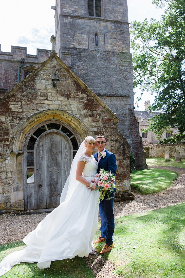 Graceful Walled Garden Wedding http://helenkingphotography.co.uk/