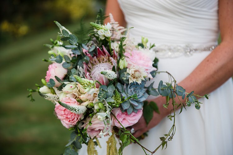 Graceful Walled Garden Wedding http://helenkingphotography.co.uk/