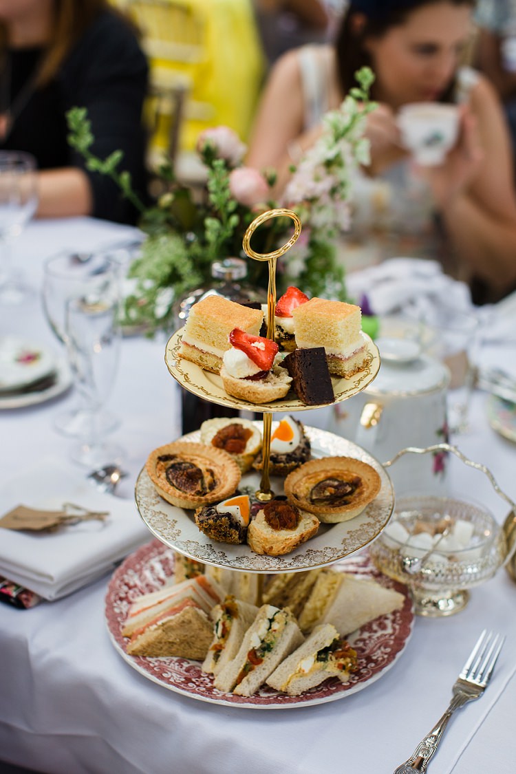 Graceful Walled Garden Wedding http://helenkingphotography.co.uk/