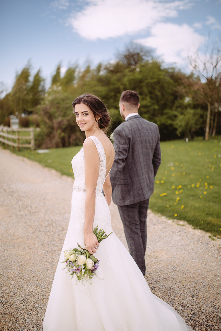 Romantic Soft Pastel Pretty Wedding http://hayleybaxterphotography.com/