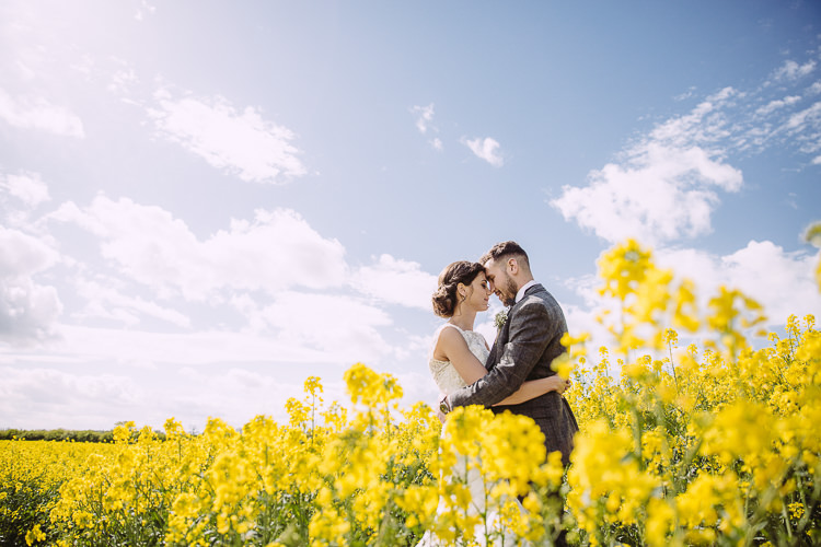 Romantic Soft Pastel Pretty Wedding http://hayleybaxterphotography.com/