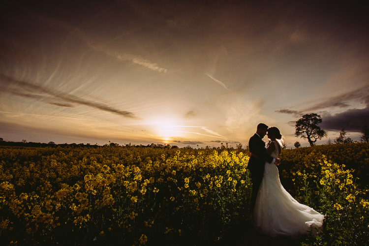 Romantic Soft Pastel Pretty Wedding http://hayleybaxterphotography.com/