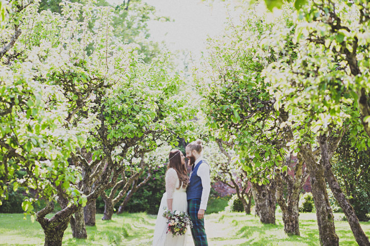 Enchanting Free-Spirited Outdoor Wedding http://www.johnelphinstonestirling.com/