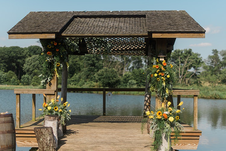 Lake Flowers Colourful Bohemian Barn Wedding Pennsylvania http://www.dawn-derbyshire.com/