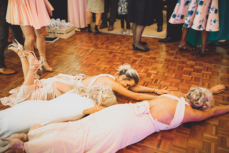 Big Stylish Outdoors Glamping Wedding https://www.jessyarwood.co.uk/