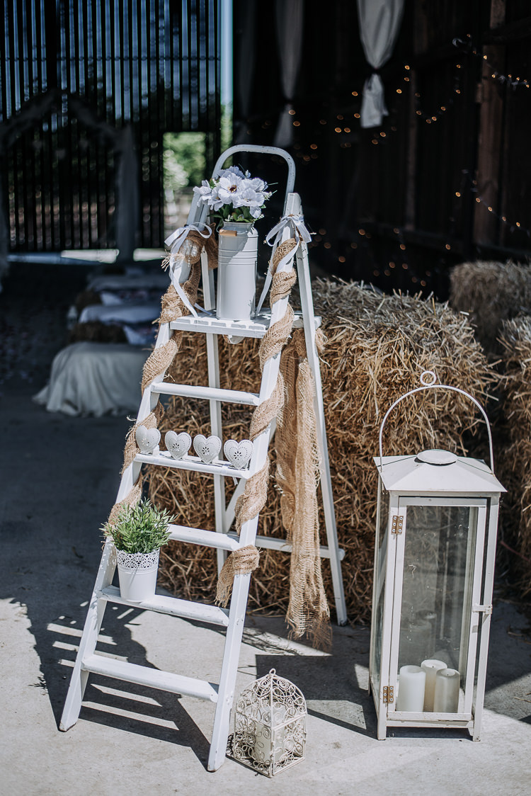 Wooden Ladder Decor Hessian Potted Plant Rustic Farm Barn DIY Wedding http://www.kazooieloki.co.uk/